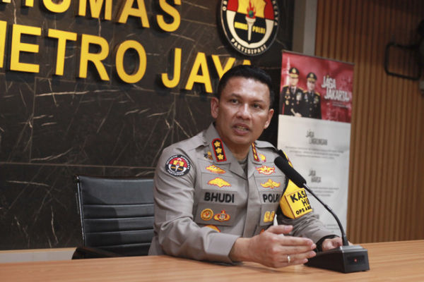 Kabid Polda Metro Jaya, Kombes Pol Bhudi Hermanto memberikan keterangan ledakan di SMAN 72 Jakarta di Polda Metro Jaya, Jakarta, Jumat (7/11/2025). Foto: Reno Esnir/ANTARA FOTO