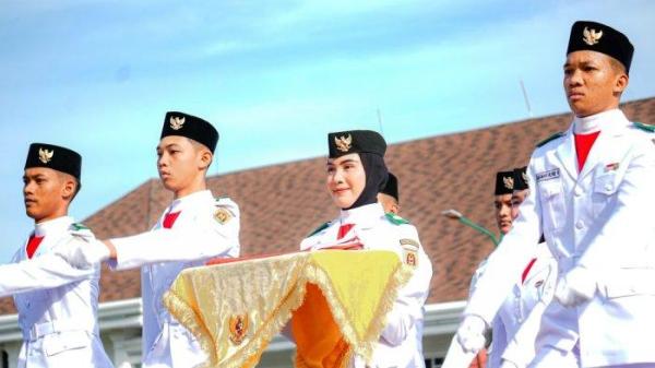 Momen pelaksanaan pengibaran sang bendera merah putih, Upacara Peringatan Hari Pahlawan ke-79 di Banjarbaru