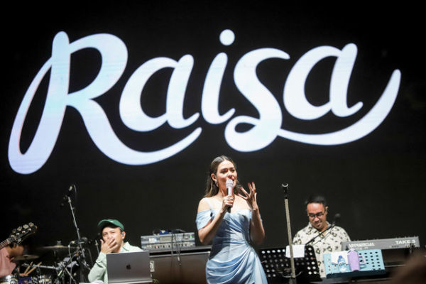 Penyanyi Raisa tampil di Jazz Goes To Campus (JGTC) 2025 di Universitas Indonesia, Depok, Minggu (9/11/2025). Foto: Jamal Ramadhan/kumparan