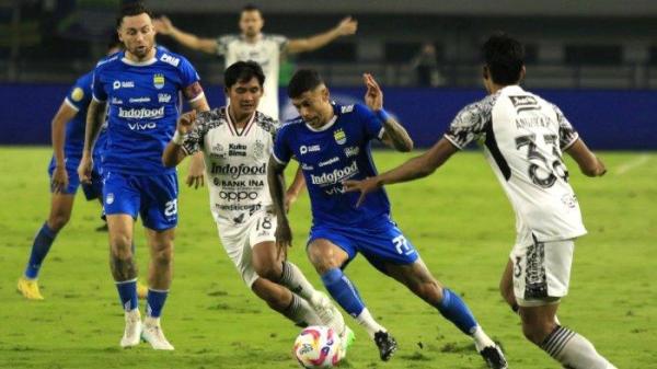 CIRO ALVES - Pemain Persib Bandung Ciro Alves di laga melawan Bali United. Ia pamit tak akan memperkuat Maung Bandung di musim depan.