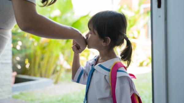 Ilustrasi Anak Menerapkan Norma Kesopanan. Foto: Shutter Stock
