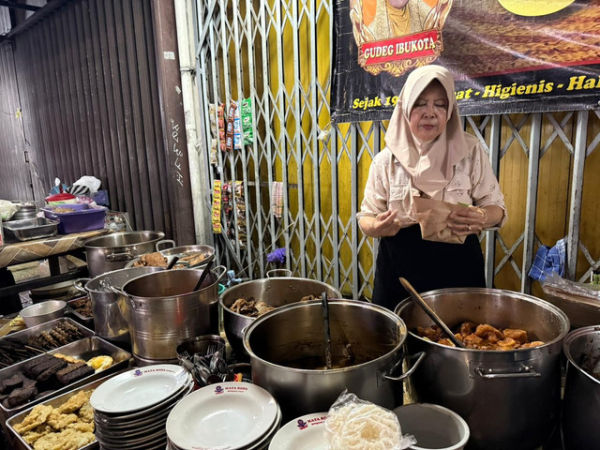 Pemilik warung Gudeg Ibukota, Murtijah. Foto: Pandangan Jogja/Widi RH Pradana