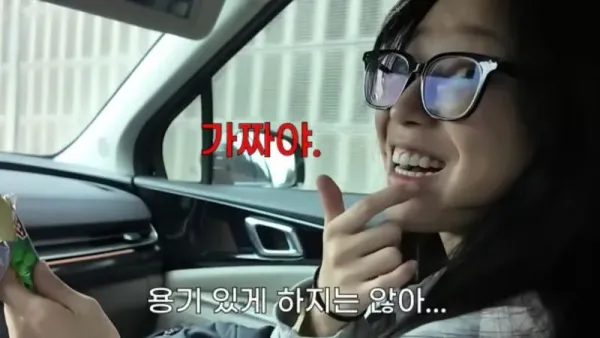 YouTuber Tzuyang Operasi Gigi Usai Makan 30.000 Kalori Sehari! YouTuber Tzuyang dan kebiasaan mukbangnya.