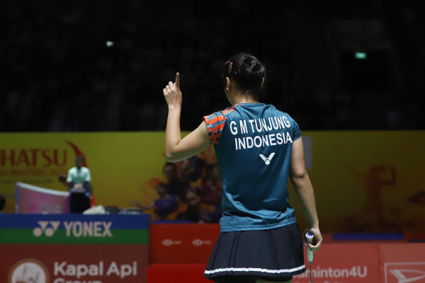 GREGORIA - Tunggal putri bulu tangkis Indonesia Gregoria Mariska Tunjung melawan tunggal putri India Anupama Upadhyaya pada babak 32 besar Indonesia Masters 2025 di Istora Gelora Bung Karno, Senayan, Jakarta pada Rabu (22/1/2025). Gregoria Mariska Tunjung menang atas Anupama Upadhyaya asal India dengan straight game 21-12, 21-5 dengan hasil tersebut Gregoria sukses mengunci tiket ke babak 16 besar Indonesia Masters 2025. Tribunnews/Jeprima