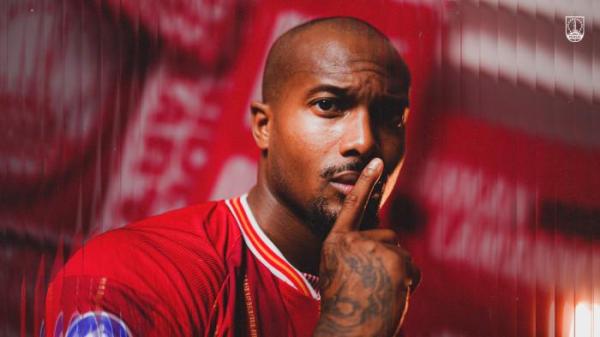 PEMAIN BARU PERSIS - Striker kelahiran Belanda, Gervane Kastaneer, resmi memperkuat Persis Solo pada Super League musim 2025/2026, Senin (11/8/2025). (Instagram Persis - 11/8/2025)