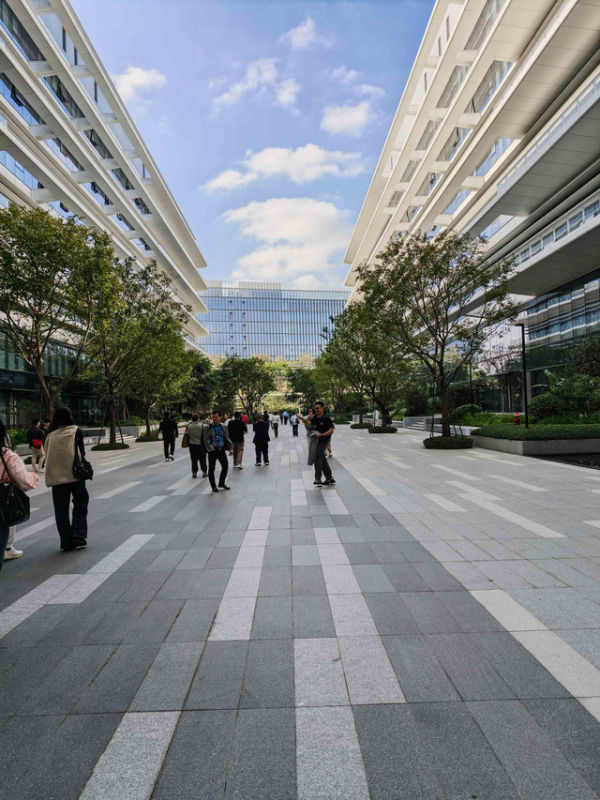 Berkunjung ke kantor pusat Oppo di China. Foto: Andrian Gilang/kumparan