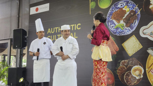 Organisai JFOODO perkenalkan ragam bahan makanan halal Jepang dalam acara 'Authentic Cultural Dining' di Plataran, Jakarta, Kamis (13/11/2025) Foto: Azalia Amadea/kumparan