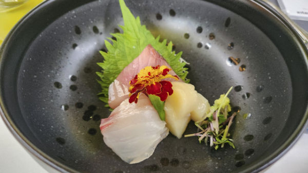 Organisai JFOODO perkenalkan ragam bahan makanan halal Jepang dalam acara 'Authentic Cultural Dining' di Plataran, Jakarta, Kamis (13/11/2025) Foto: Azalia Amadea/kumparan