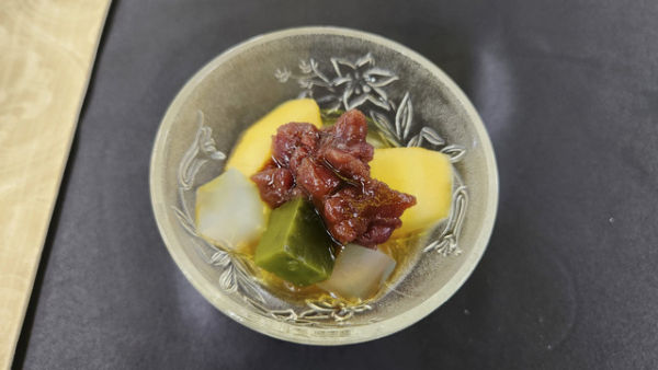 Organisai JFOODO perkenalkan ragam bahan makanan halal Jepang dalam acara 'Authentic Cultural Dining' di Plataran, Jakarta, Kamis (13/11/2025) Foto: Azalia Amadea/kumparan