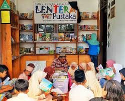 Pendiri TBM Lentera pustaka urus sendiri taman bacaannya