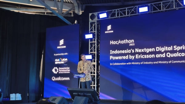 President Director of Ericsson Indonesia, Singapore, Philippines, and Brunei, Daniel Ode membuka acara puncak  Hackathon 2025 powered by Ericcson & Qualcomm. Foto: Thomas Bosco/kumparan