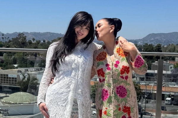 Titi DJ hadiri pernikahan anaknya, Stephanie Poetri, di Amerika Serikat. Foto: Instagram/@ti2dj