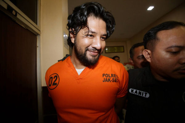 Ammar Zoni dihadirkan dalam konferensi pers terkait penyalahgunaan narkotika di Polres Jakarta Selatan, Jakarta, Jumat (10/3/2023). Foto: Agus Apriyanto