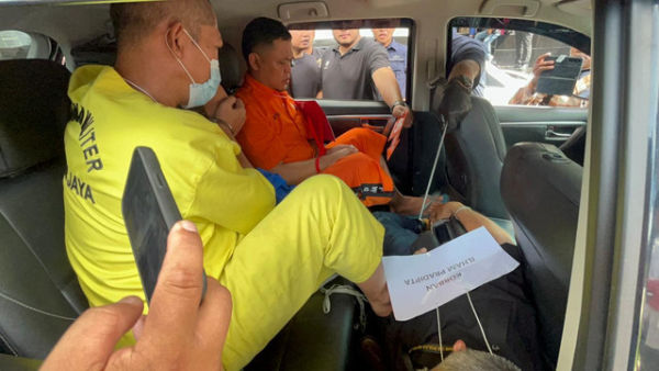 Polisi menggelar rekonstruksi pembunuhan Ilham Pradipta di Polda Metro  Jaya, Jakarta, Senin (17/11/2025). Foto: Rayyan Farhansyah/kumparan