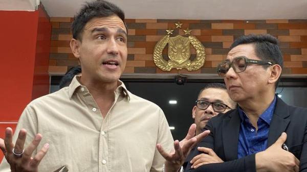 KLARIFIKASI - Hamish Daud saat ditemui di Polres Metro Jakarta Selatan pada Kamis (6/11/2025.