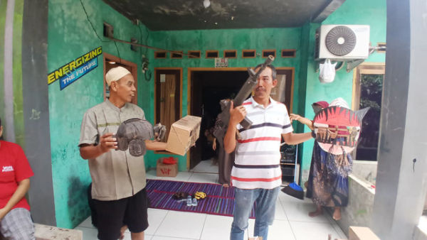 Kusnaedi (kanan), ayah MH korban bullying SMPN 19 Tangsel. Foto: Dok. Istimewa