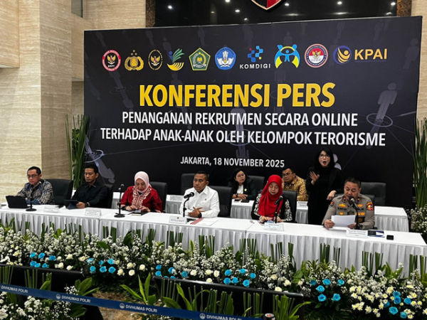 Konferensi Pers Penanganan Rekutmen Online Terhadap Anak-anak oleh Kelompok Terosisme di Bareskrim Polri, Jakarta Selatan, Selasa (18/11/2025). Foto: Rayyan Farhansyah/kumparan
