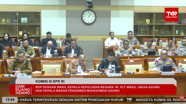Suasana RDP Komisi III DPR RI dengan Wakapolri, Plt. Wakil Jaksa Agung RI, dan Kepala BP MA RI, Jakarta, Selasa (18/11/2025). Foto: YouTube/ TVR Parlemen