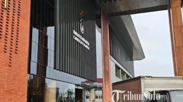 RS RADIOLOGI SOLO - Suasana gedung Rumah Sakit Kardiologi Emirates–Indonesia (RS KEI) di Solo, Jwa tengah,  Rabu (19/11/2025), tampak modern dan siap melayani pasien jantung. RS jantung hibah Rp417 miliar dari UEA ini digagas di era Presiden ke-7 RI Joko Widodo (Jokowi) dan diresmikan oleh Presiden Prabowo Subianto.