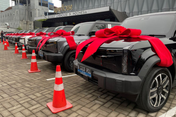 PT Chery Sales Indonesia (CSI) melakukan serah terima 2.000 unit mobil listrik Chery J6. Foto: Sena Pratama/kumparan