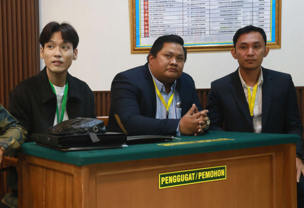 Artis asal Korea Selatan, Na Daehoon saat menjalani sidang cerai perdana di Pengadilan Agama Jakarta Selatan, Jakarta, Selasa, (18/11/2025). Foto: Dok. Agus Apriyanto