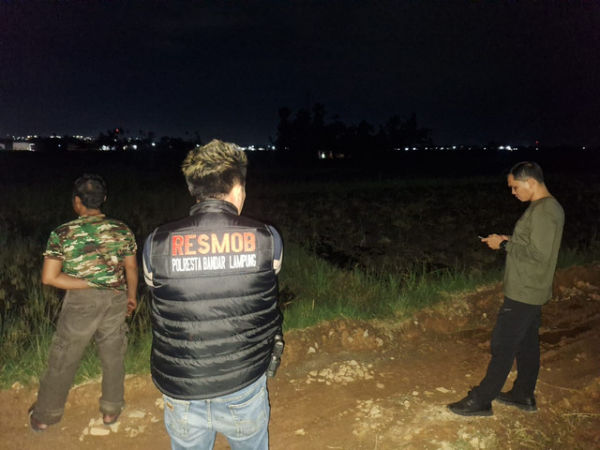 Pencarian pelaku pembunuhan terhadap ayah kandung di Gang Pendowo, Jalan Sri Krisna, Kelurahan Rajabasa Jaya, Rajabasa, Bandar Lampung. | Foto: Dok Istimewa