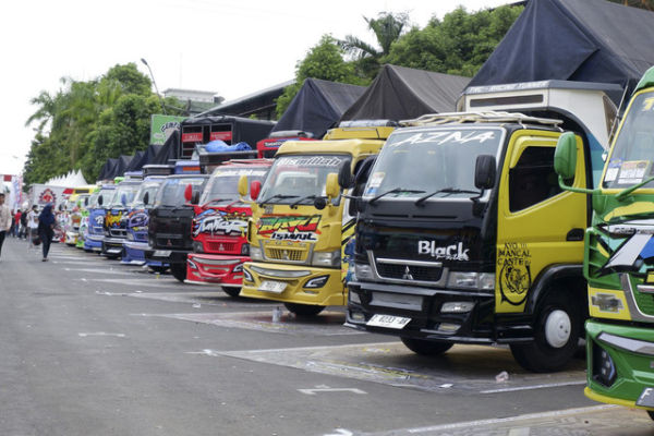 Warna-warni truk Fuso di Jambore Nasional Canter Mania Indonesia Community ke-12 di Purwokerto. Foto: Aditya Pratama Niagara/kumparan