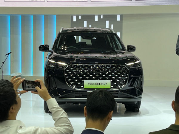 Peluncuran Chery Tiggo 8 CSH Comfort dan Premium AWD di GJAW 2025, Sabtu (22/11/2025).  Foto: Syahrul Ghiffari/kumparan