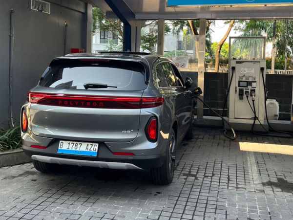 Mobil listrik Polytron G3+. Foto: Syahrul Ghiffari/kumparan