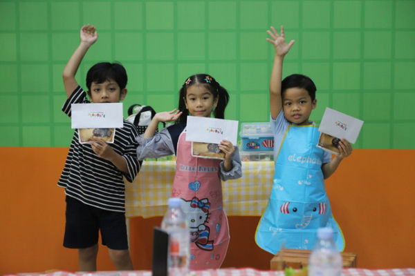Anak-anak pemenang saat mengikuti kumparanMOM Playdate bersama MilkLife yang digelar di kantor kumparan, Jakarta, Sabtu (22/11/2025). Foto: Iqbal Firdaus/kumparan