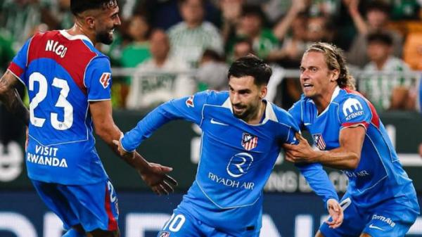 SELEBRASI ATLETICO MADRID - Pemain penyerang Atletico Madrid asal Spanyol, Alex Baena, melakukan selebrasi atas gol perdananya untuk klub yang dicetak dalam pertandingan kontra Real Betis pada lanjutan pekan ke-10 Liga Spanyol di Estadio de La Cartuja, Selasa (28/10/2025). (Instagram Atletico - 28/10/2025)