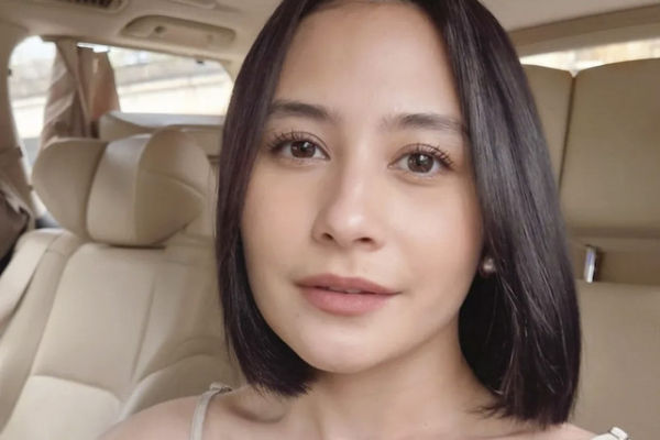 Penampilan Prilly Latuconsina dengan rambut pendek. Foto: Instagram/ @prillylatuconsina96