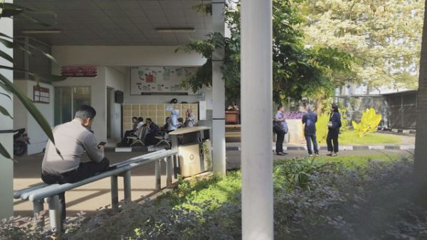 Suasana menjelang eks Dirut ASDP Ira Puspadewi bebas di Rutan KPK, Jakarta, Rabu (26/11/2025). Foto: Jonathan Devin/kumparan