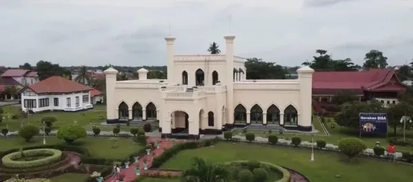 Istana Asserayah Al Hasyimiah atau Istana Siak (Foto: Tangkapan layar video di Rumah Digital Indonesia)