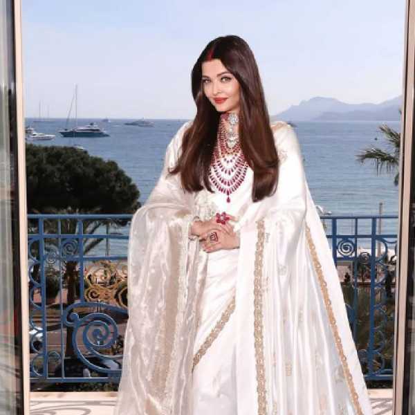 पाकिस्तानी मौलवीने ऐश्वर्या राय बरोबर लग्नाची इच्छा व्यक्त केली. ऐश्वर्या राय पुढच्या दोन-चार महिन्यात मला लग्नाचा प्रपोजल पाठवेला असा या मौलवीला भलताच आत्मविश्वास आहे. मी ऐश्वर्याला मुस्लिम बनवणार. तिच्याशी लग्न करुन तिला आपली बेगम बनवेन अशी स्वप्न या पाकिस्तानी मौलवीने बोलून दाखवली.