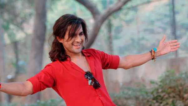 अशातच यशसारख्या हुबेहुब दिसणाऱ्या युगची मालिकेत एण्ट्री होणार आहे. युग आणि यश एकसारखे दिसत असले तरी दोघांचाही स्वभाव मात्र खूप वेगळा आहे. यश जितका समंजस आणि प्रेमळ होता अगदी त्याच्या उलट युग आहे. 