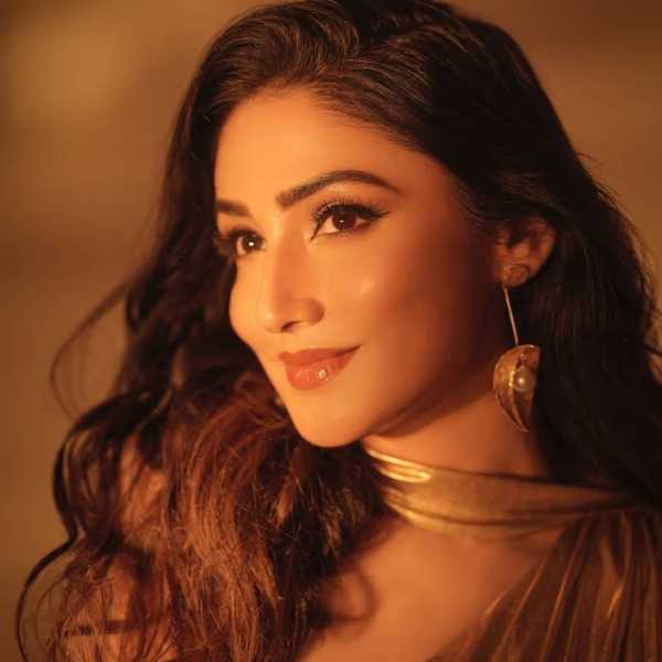 जर, तु्म्हाला सत्य माहित नाही तर काही कमेंट करु नका. खोट्या अफवा पसरवू नका. मी सहन करणार नाही. कुठलाही खोटा आरोप केला तर कायदेशीर कारवाईचा सामना करावा लागेल. लोक तुमचा किंवा तुमच्या नावाचा छोट्या-मोठ्या फायद्यासाठी वापर करतात. याला मी कंटाळली आहे. 