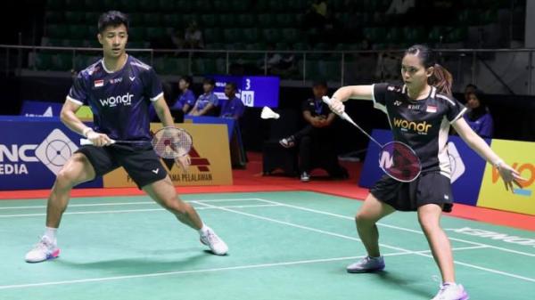 DEJAN/BERNADINE - Ganda campuran Indonesia, Dejan Ferdinansyah/Bernadine Wardana ketika mentas dalam gelaran Indonesia Masters 2025 super 100 di GOR Remaja Pekanbaru, Riau, pada 17 September 2025. Dok/PBSI