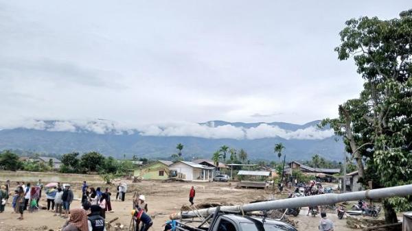 Gayo Lues diterjang banjir bandang disertai longsor besar yang memutus total akses menuju enam kecamatan.