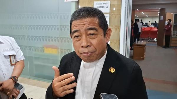 KETUA DPRD DKI JAKARTA - Ketua DPRD DKI Jakarta Khoirudin usai memimpin rapat Bangggar pembahasan APBD 2026, pastikan layanan publik tak terdampak pemangkasan anggaran. 
 