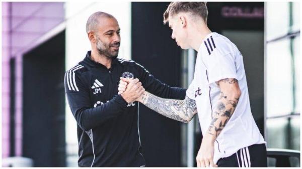 Pelatih Inter Miami, Javier Mascherano, saat memimpin sesi latihan tim.