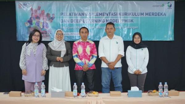 CSR Supervisor YABN, Rodi Ermawan bersama dua pemateri dari IH