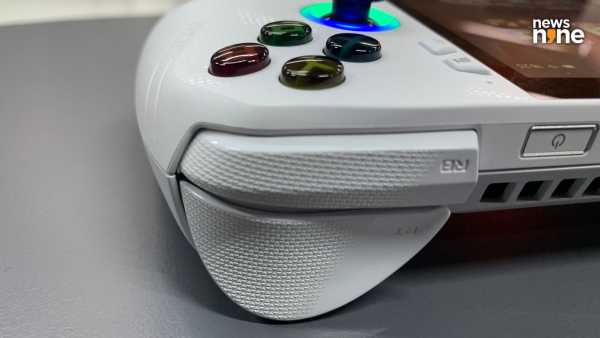 The textured bumpers on the shoulder have a great tactile feel. (Image Credit: Aditya Madanapalle/News9). 