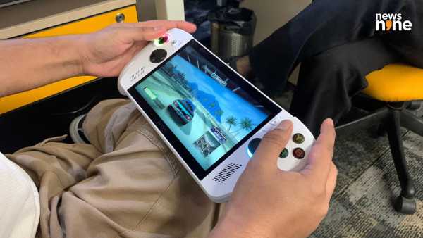 New users may find it a bit confusing to use the device, including how to hold it properly. (Image Credit: Aditya Madanapalle/News9). 