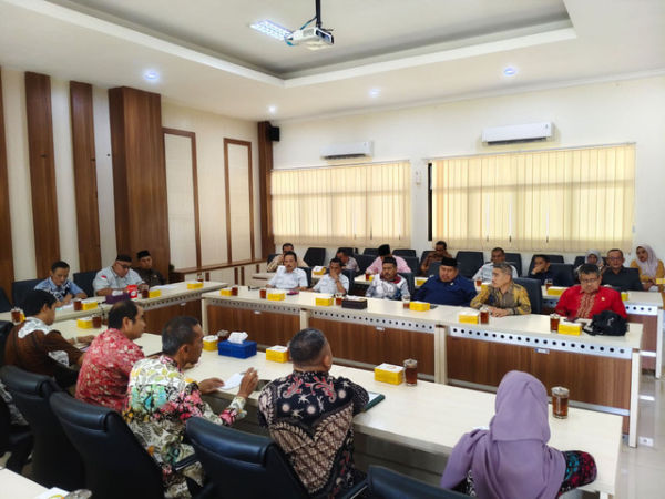 Komisi I dan Komisi IV DPRD Kabupaten Padang Pariaman, Sumatera Barat, melakukan kunjungan kerja ke Pemkab Sleman, Selasa (2/12/2025). Foto: Arfiansyah Panji Purnandaru/kumparan