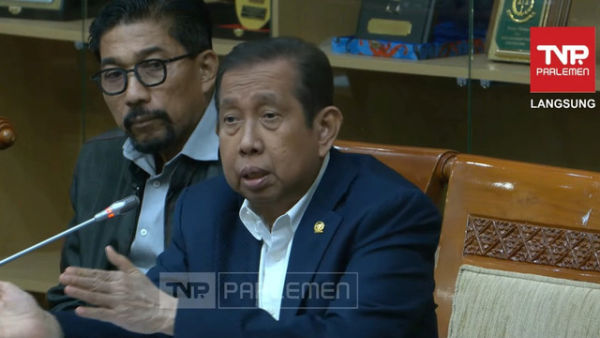 Anggota Komisi III DPR RI dari PDIP Safaruddin mengikuti rapat Panja Reformasi Polri, Kejaksaan dan Pengadilan di Kompleks Parlemen, Senayan, Jakarta, Selasa (2/12/2025). Foto: YouTube/ TVR Parlemen