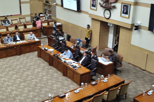 Suasana rapat dengar pendapat umum (RDPU) Komisi III DPR bersama GRANAT dan Jaringan Reformasi Kebijakan Narkotika di Kompleks Parlemen Senayan, Jakarta pada Selasa (2/12/2025). Foto: Luthfi Humam/kumparan