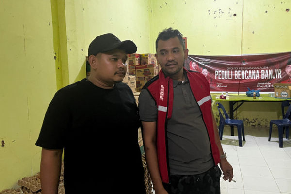 Ketua DPD PDI-P Aceh Jamaluddin Idham di posko logistik Baguna PDIP.  Foto: Hedi/kumparan