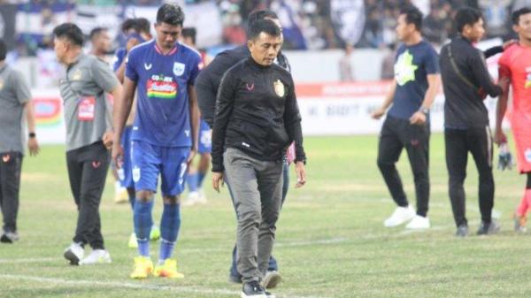 Jafri Sastra saat masih menjadi pelatih PSIS Semarang