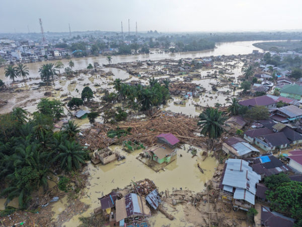 Foto udara dampak kerusakan pascabanjir bandang di Aceh Tamiang, Aceh, Selasa (2/12/2025). Foto: Suhendra/ANTARA FOTO